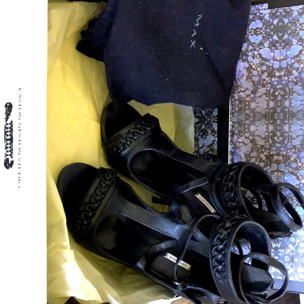 Leon Max heels